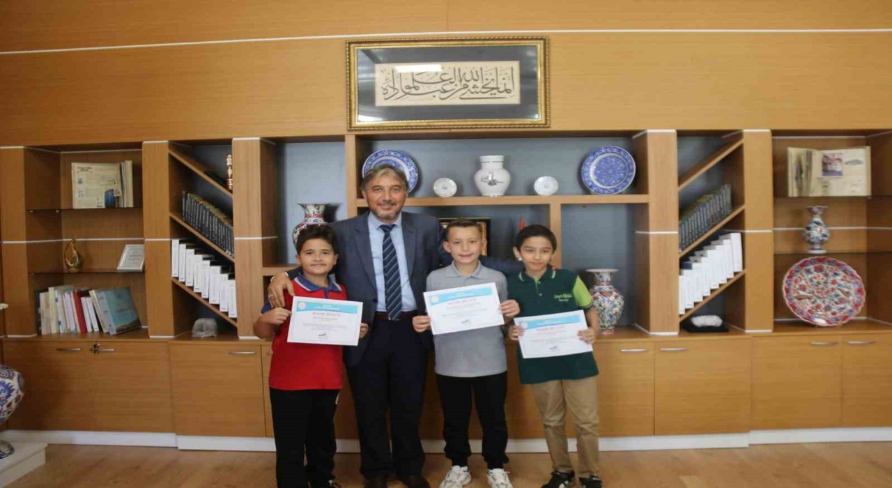 Kütahyada yarışmalarda dereceye giren öğrencilere belge ve ödülleri verildi