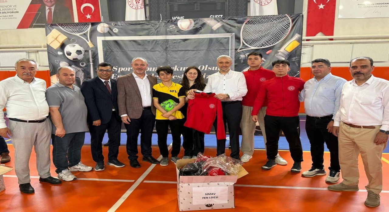 Kütahyanın ilçelerinde 42 okula spor malzemesi desteği