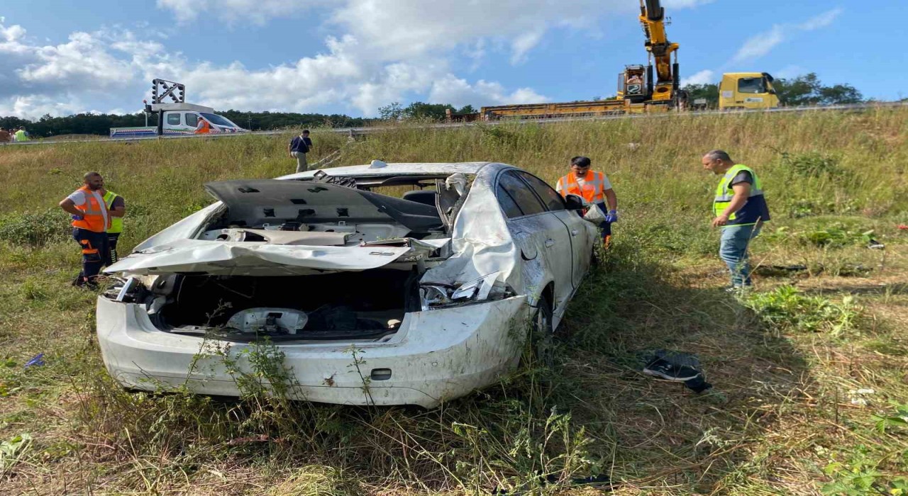 Kuzey Marmara Otoyolunda otomobil şarampole uçtu: 8 yaralı