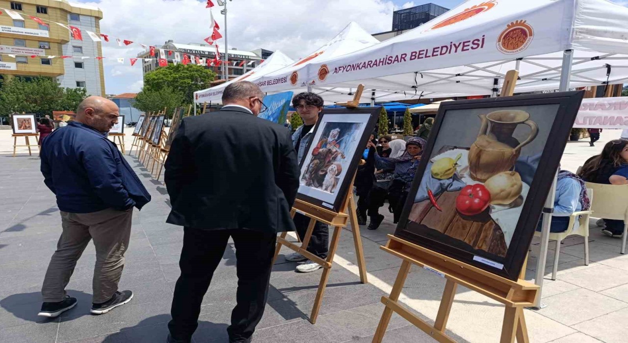 Lise öğrencilerinin sergisi büyük ilgi gördü