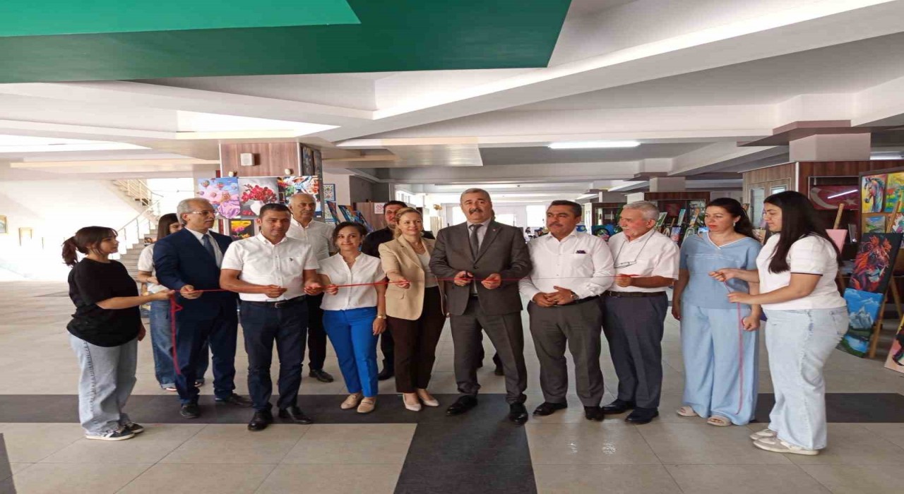 Liseli genç yeteneklerin eserleri göz doldurdu