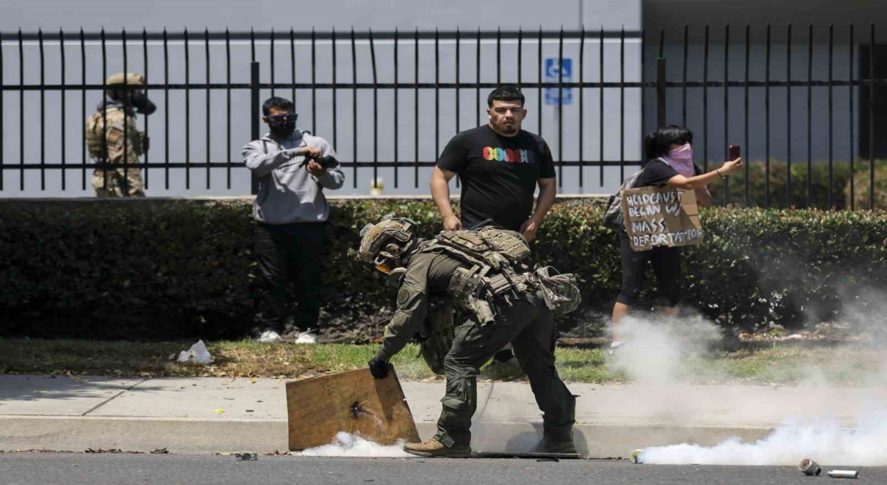 Los Angelestaki göçmen protestoları şiddetleniyor: 2 bin Ulusal Muhafız görevlendirildi