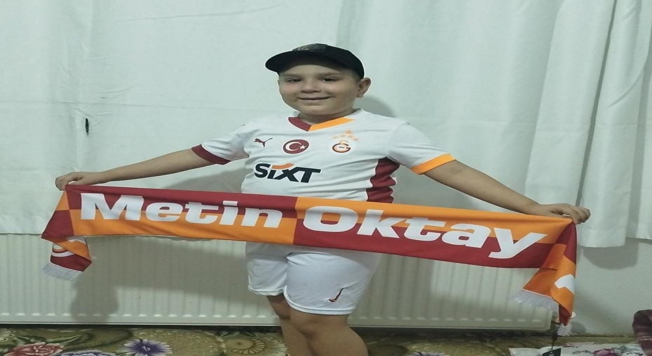 Lösemi hastası minik Mustafanın Galatasaray formasıyla hayali gerçekleşti