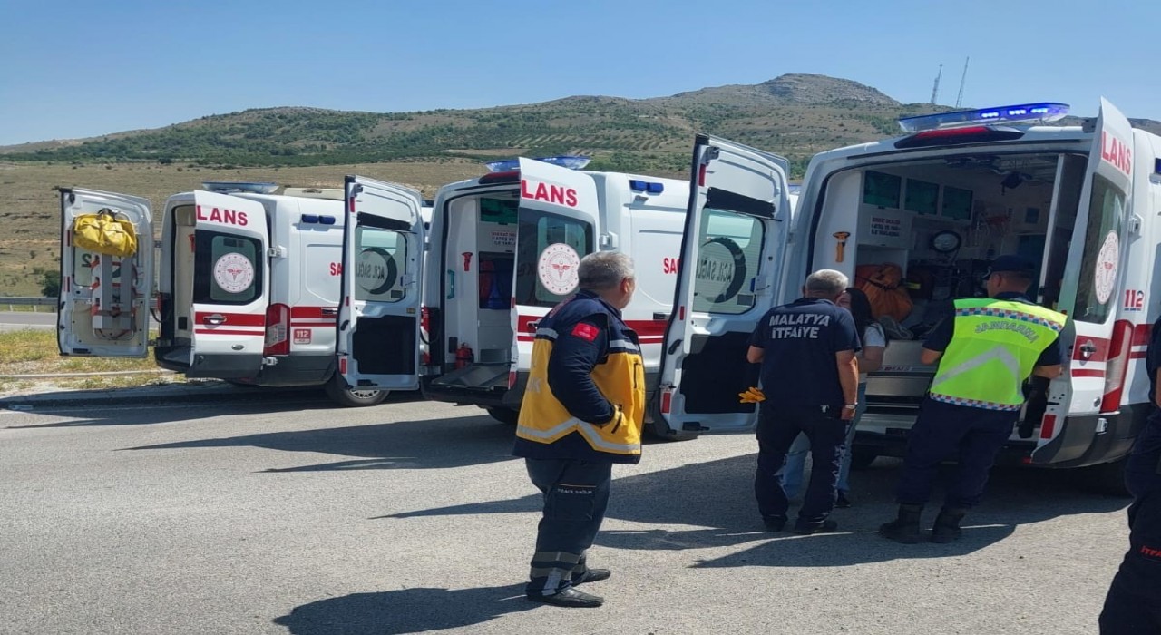 Malatyada iki otomobil çarpıştı: 4 yaralı