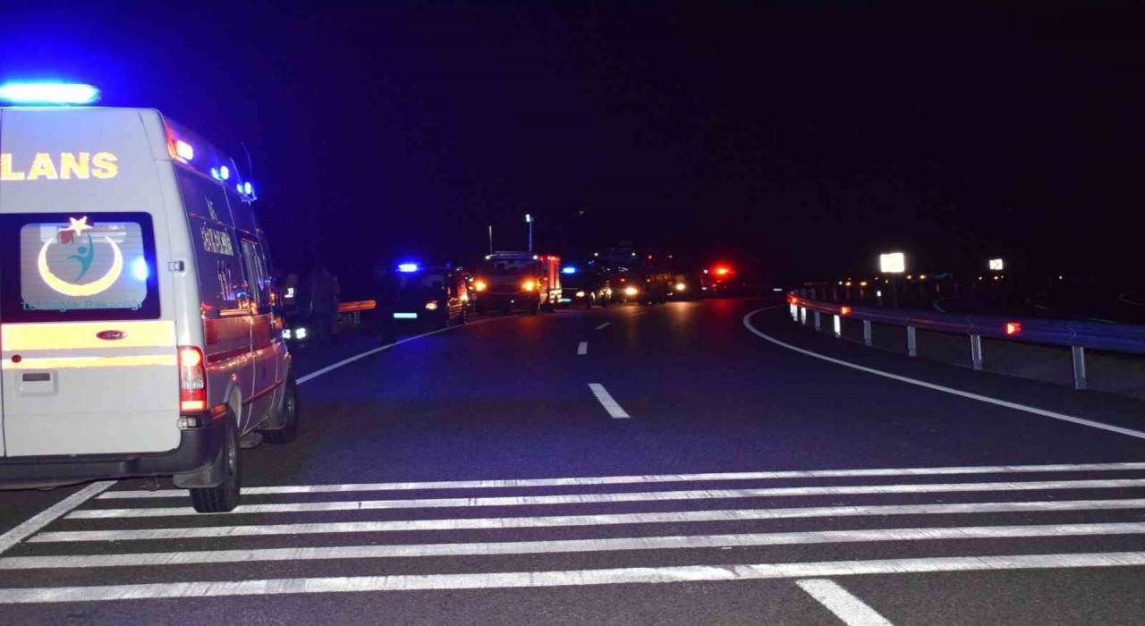 Malatyada kontrolden çıkan minibüs yan yattı: 4 yaralı