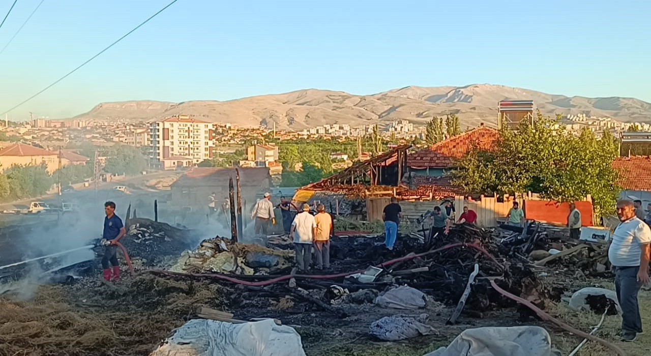 Malatyada saman balyaları yandı: 1 kişi dumandan etkilendi