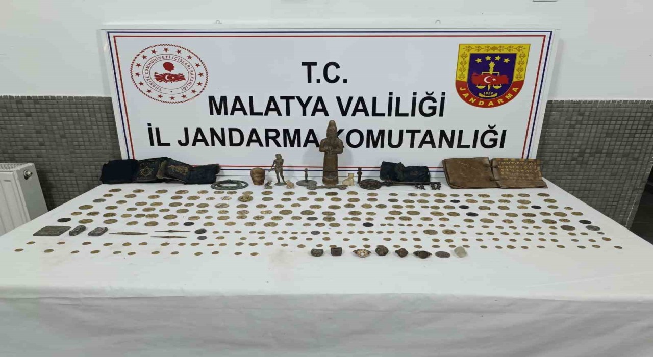Malatyada tarihi eser kaçakçılarına operasyon: 2 gözaltı