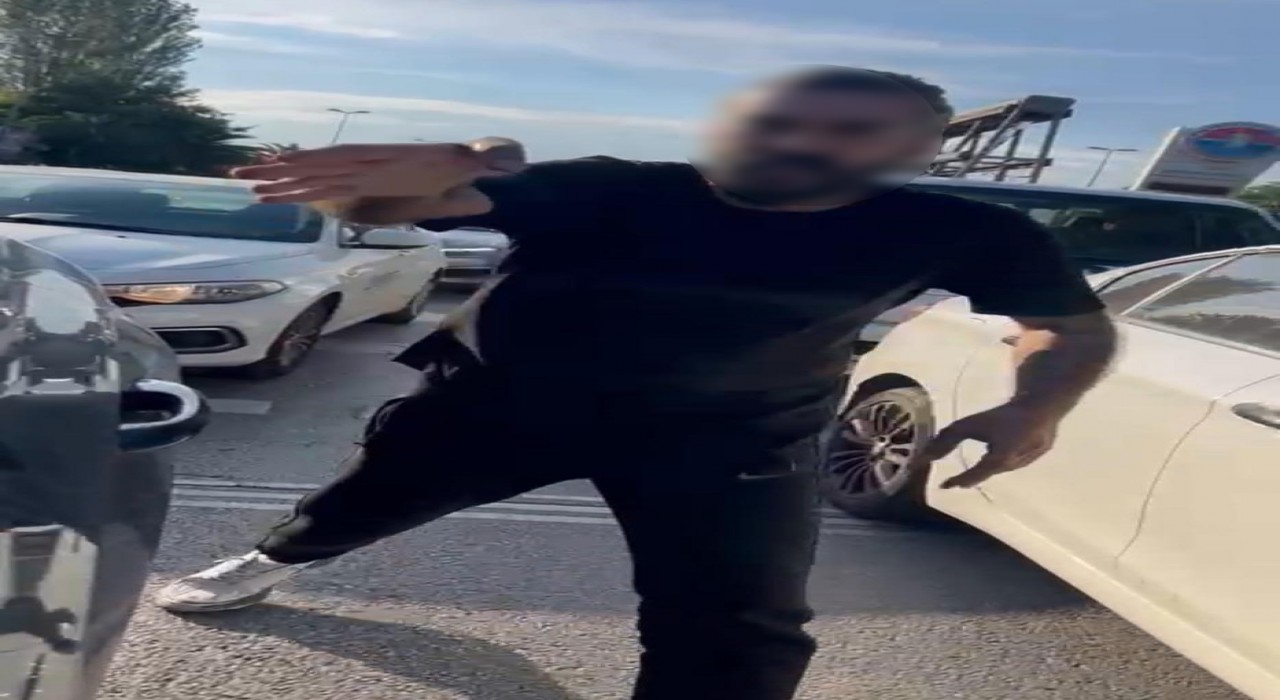 Maltepede trafikte dehşet: Kadın sürücü, 2 çocuğunun yanında saldırıya uğradı