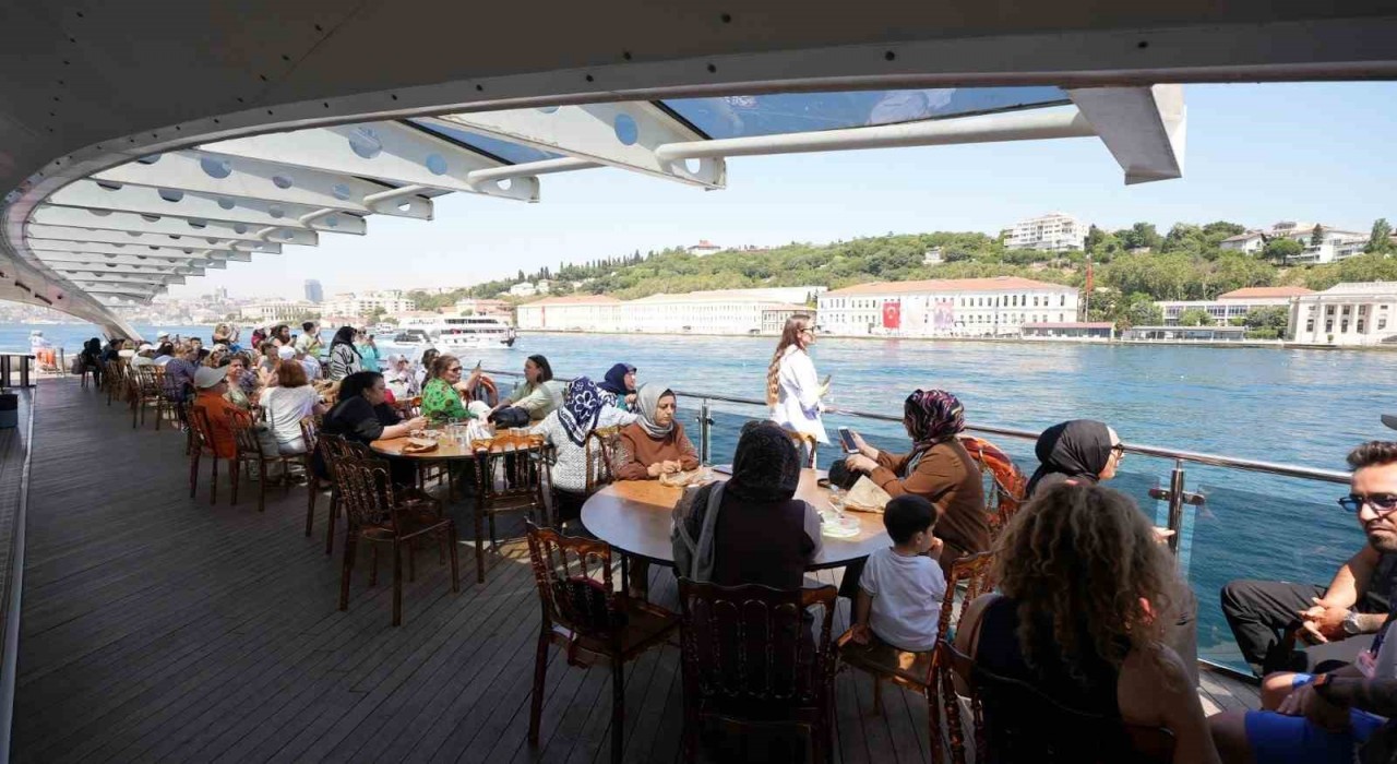 Maltepeliler İstanbul Boğazında mavi yolculuğa çıktı
