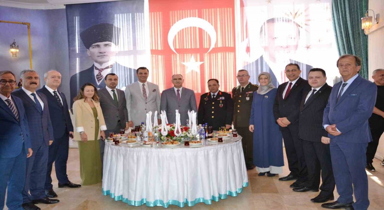 Manisada resmi bayramlaşma töreni yapıldı