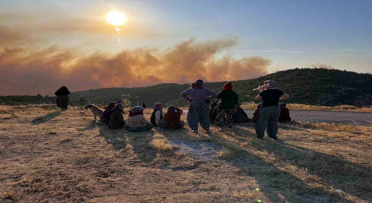 Manisadaki orman yangınıyla ilgili son durumu Vali Özkan açıkladı