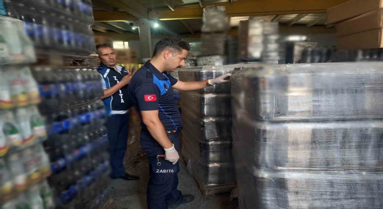 Mardin Büyükşehir Belediyesi zabıta ekipleri tarihi geçmiş ürünlere el koydu