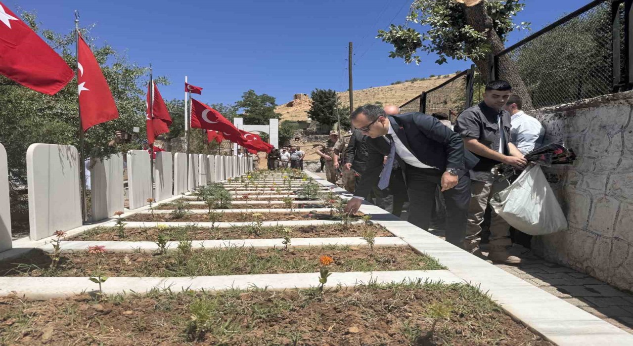 Mardinde 38 yıl önce PKKlı teröristlerce katledilen 30 kişi anıldı