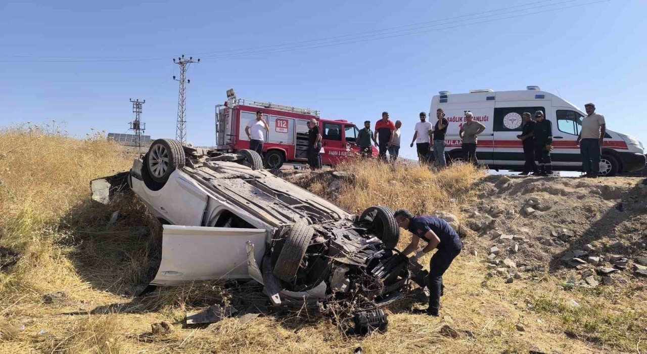 Mardinde şarampole devrilen otomobilin sürücüsü yaralandı