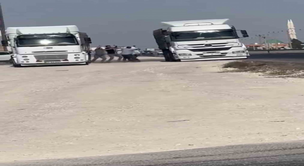 Mardinde şoförlerin ayakkabılı tekmeli yol kavgası