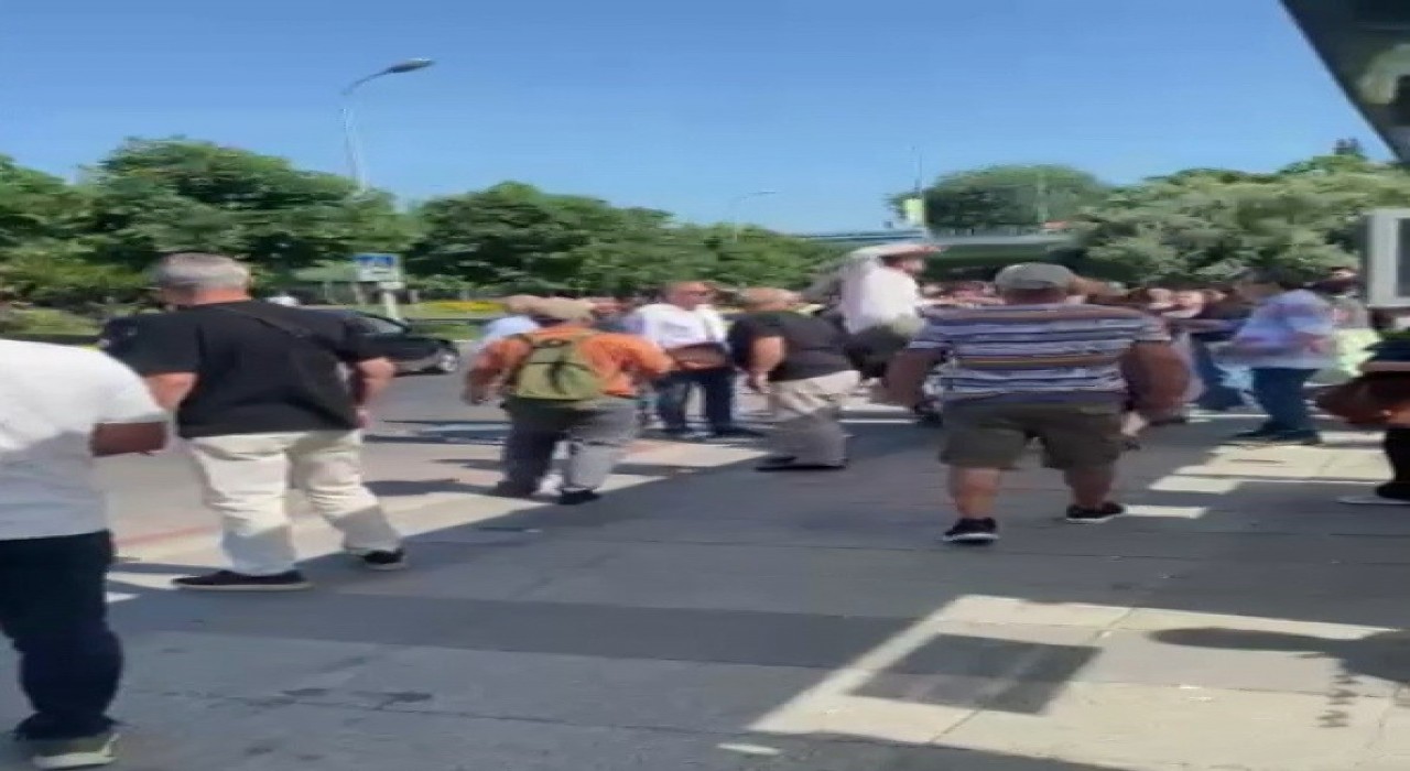 Marmarayda çıkan yol tarifi kavgasında yumruklar havada uçuştu
