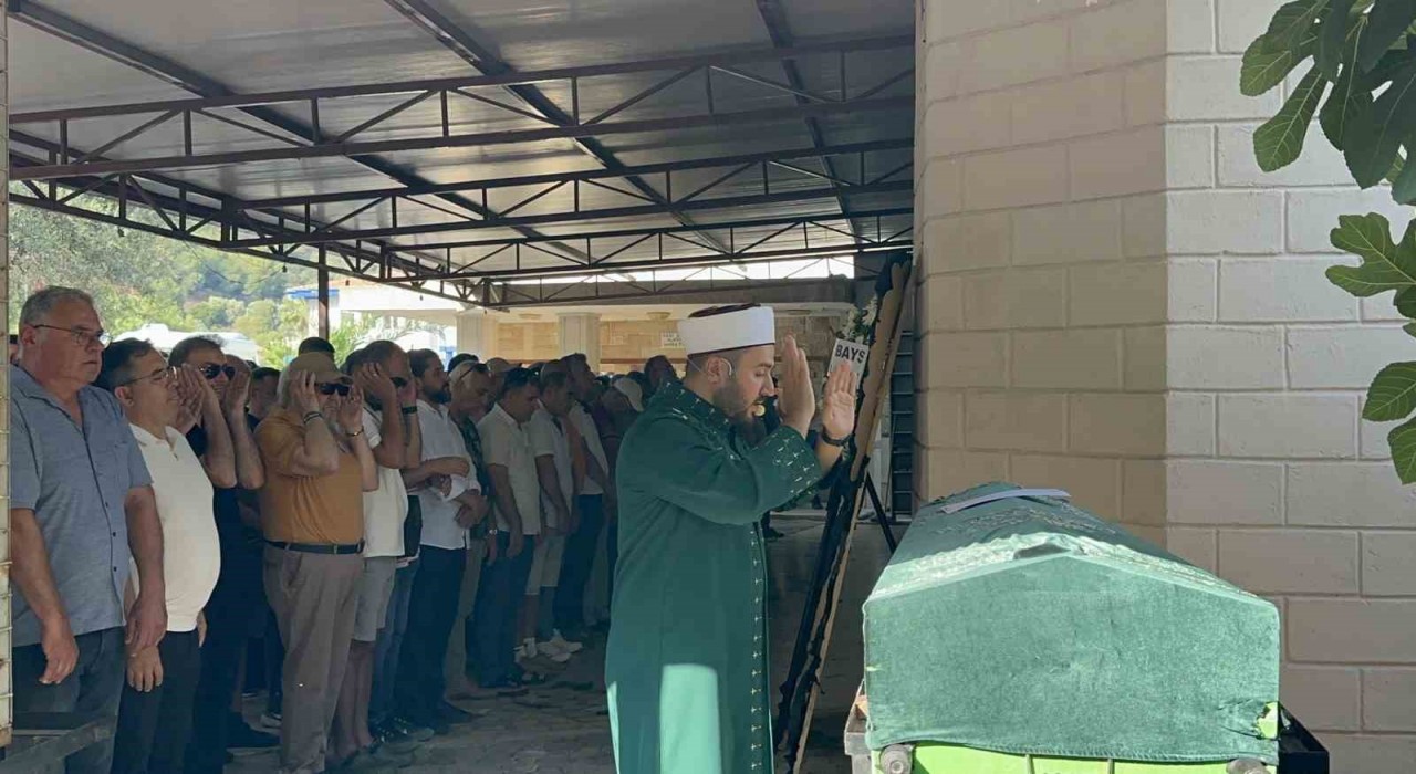 Marmarisin Kültür sanat temsilcisi Altınöz sevenleri tarafından toprağa verildi