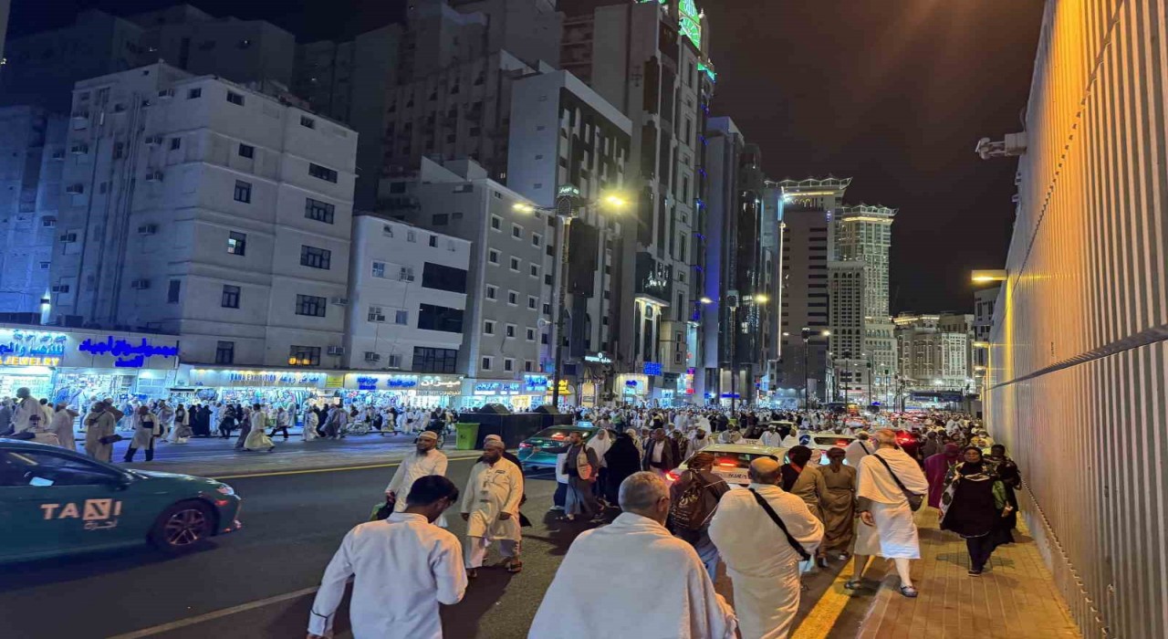 Mekkede otobüs seferleri durdu, taksi fiyatları uçtu