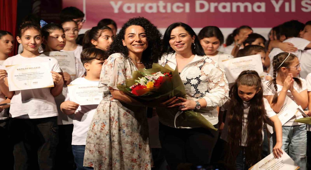 Merkezefendi Kent Tiyatrosunda yılsonu gösterisi ve sertifika töreni gerçekleşti