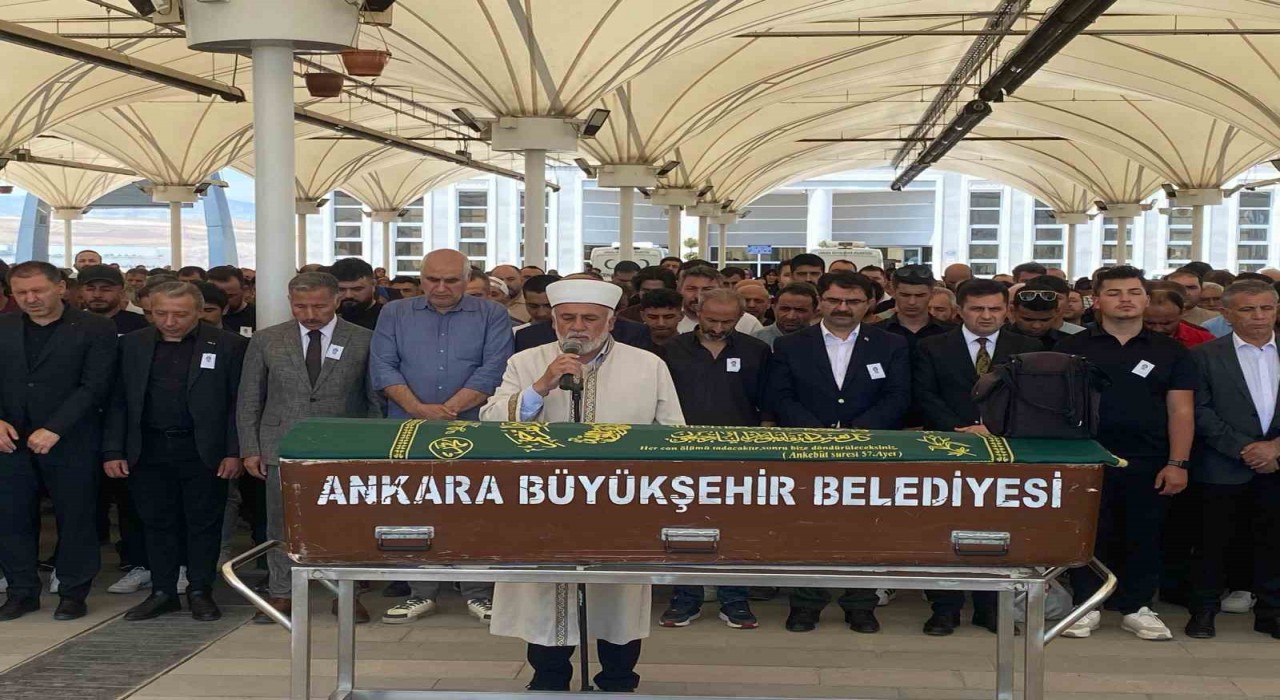 Mersinde boğulan genç son yolculuğuna uğurlandı