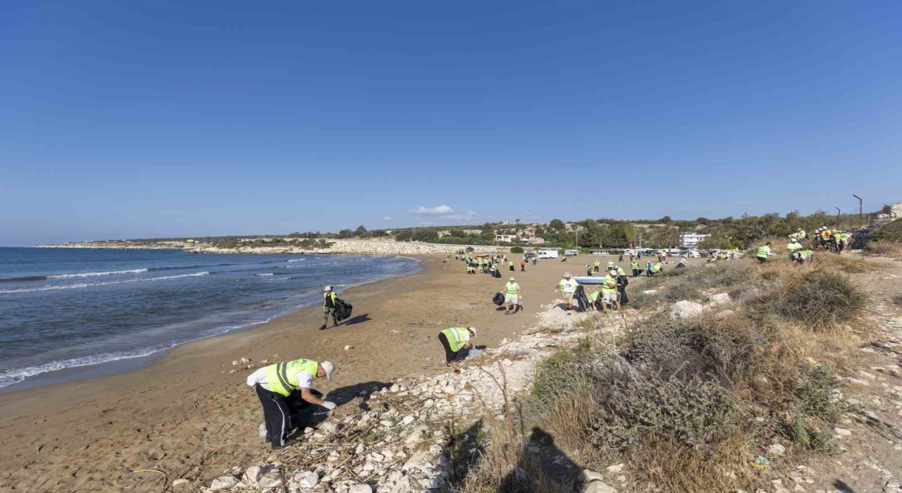 Mersinde Çevre Haftasında anlamlı temizlik etkinliği