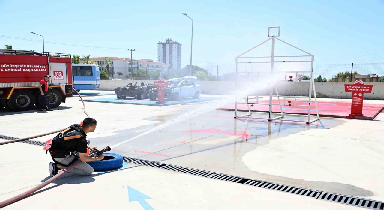 Mersinde itfaiye eri sınavlarında adaylar ter döktü