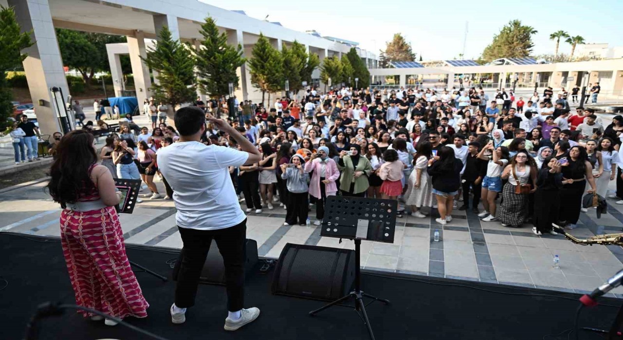 Mersinde öğrencilere YKS öncesi moral etkinliği