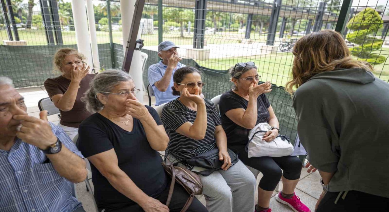 Mersinde yaşlılara doğru solunumun önemi anlatıldı