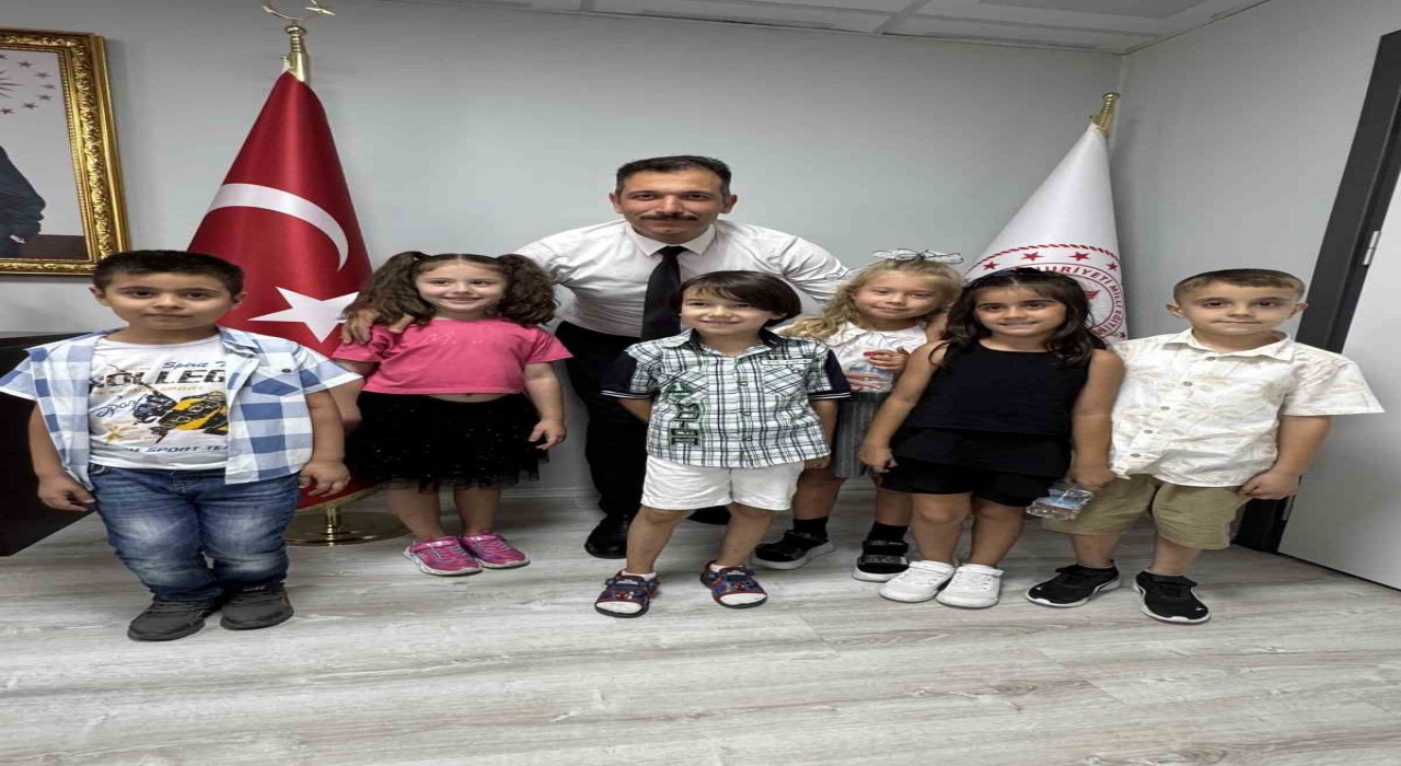 Minik çiftçiler ilk hasatlarını yaptı
