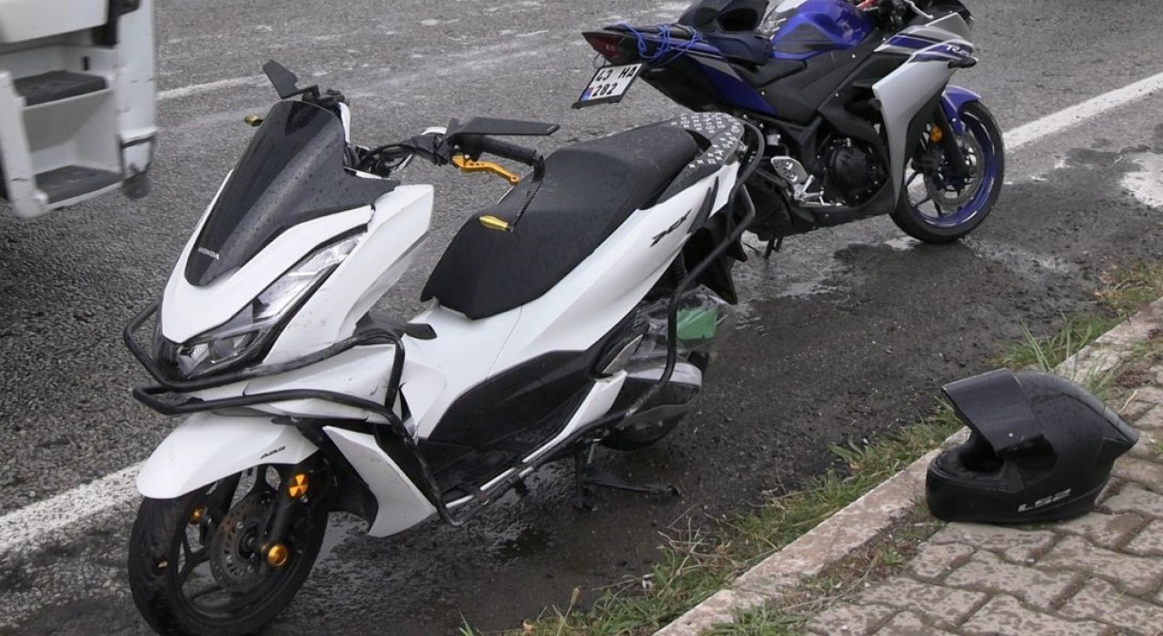 Motosiklet ile otomobil çarpıştı: 1 yaralı