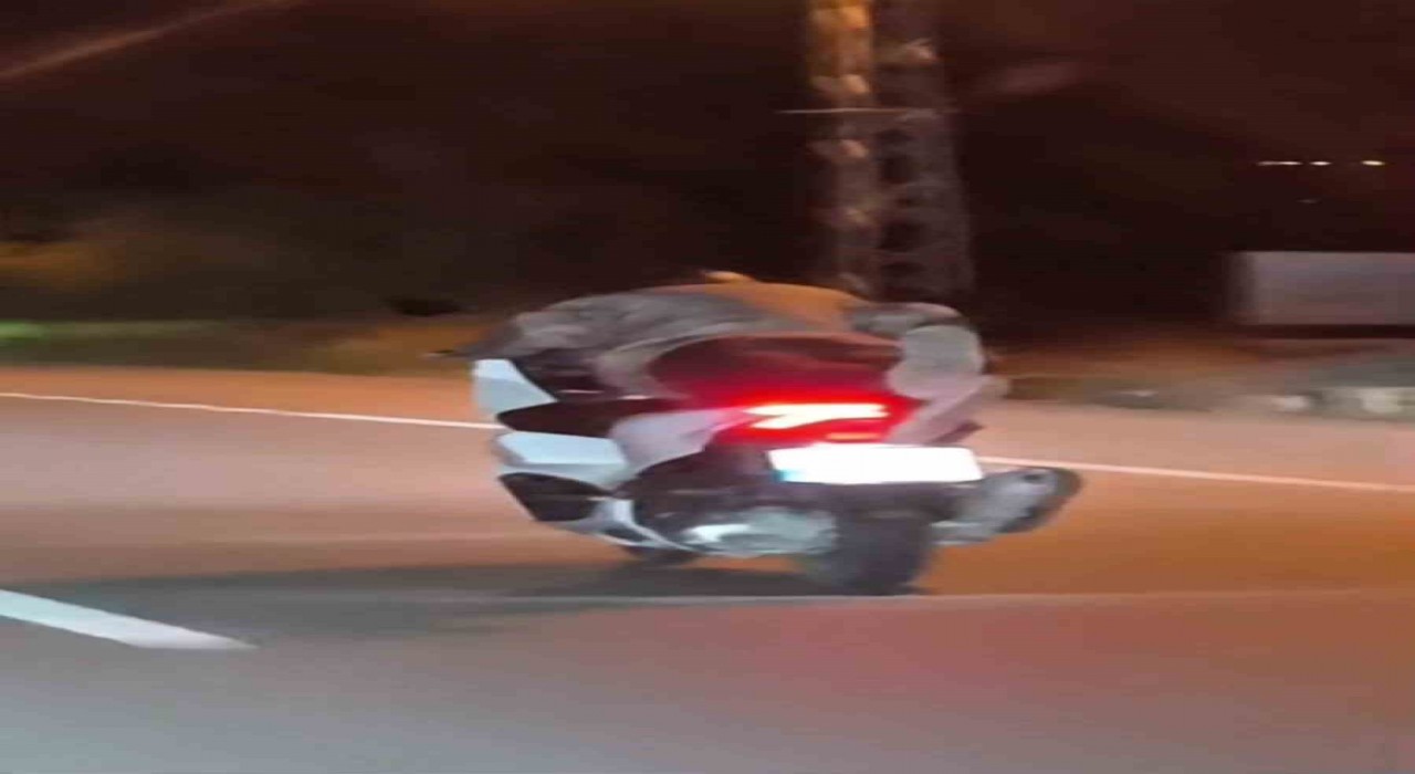 Motosiklet sürücüsü yaptığıyla hayrete düşürdü