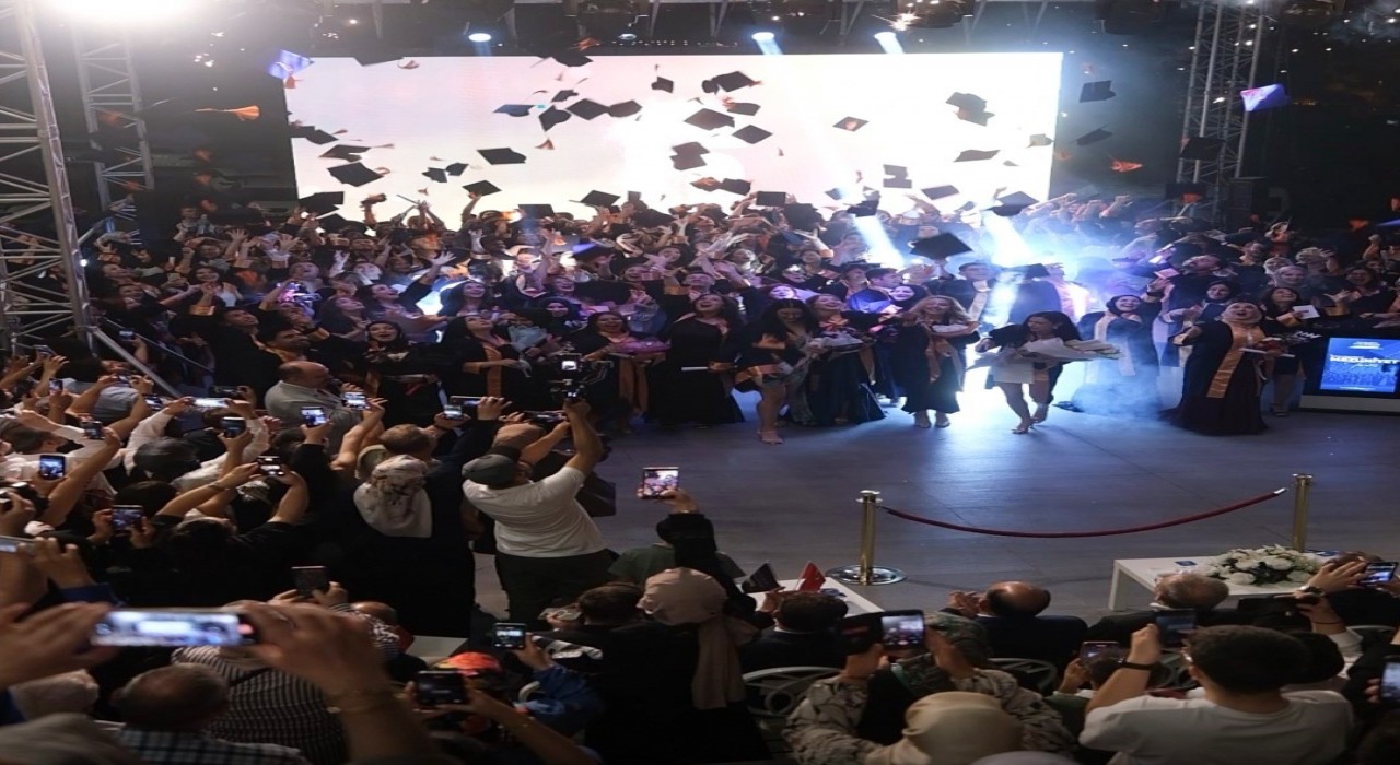 Mudanya Üniversitesinde mezuniyet heyecanı