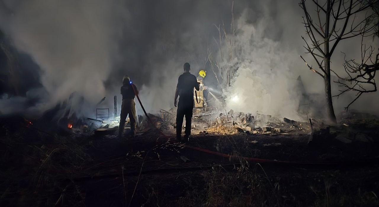 Mudanyada bağ evi alevlere teslim oldu