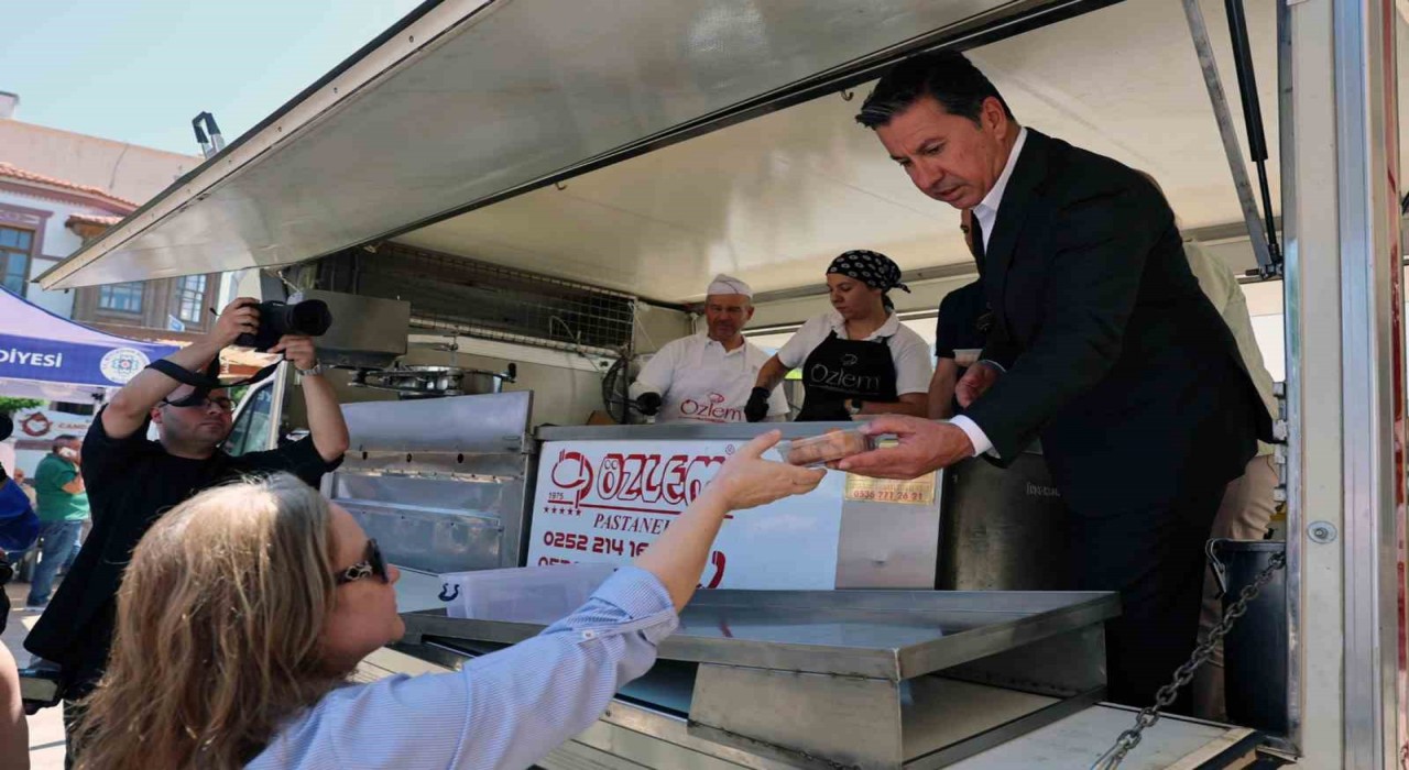 Muğla Büyükşehir Belediyesinden Ferdi Zeyrek anısına lokma hayrı