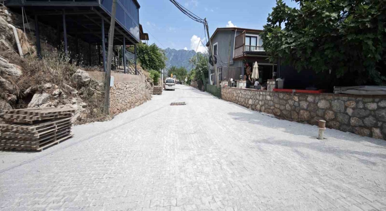 Muğla Büyükşehirden Marmaris Orhaniyede 13 milyon 800 bin liralık yol yatırımı