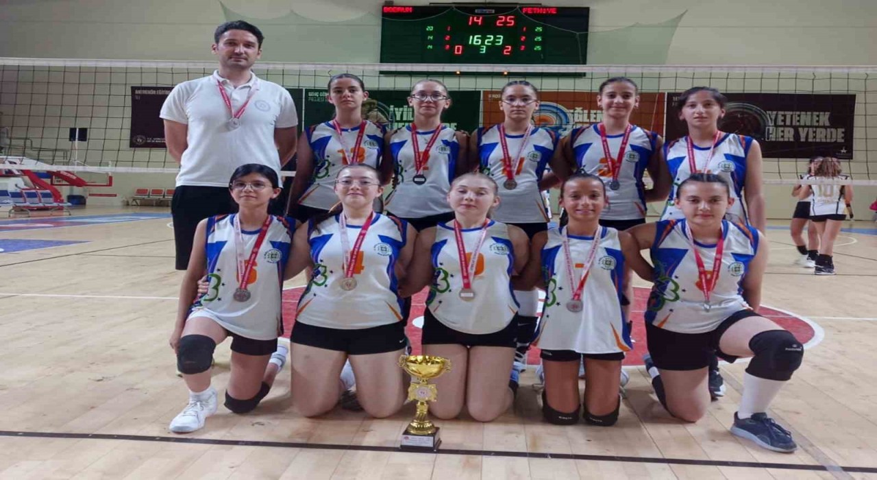 Muğla Büyükşehirin Voleybol takımlarından çifte başarı