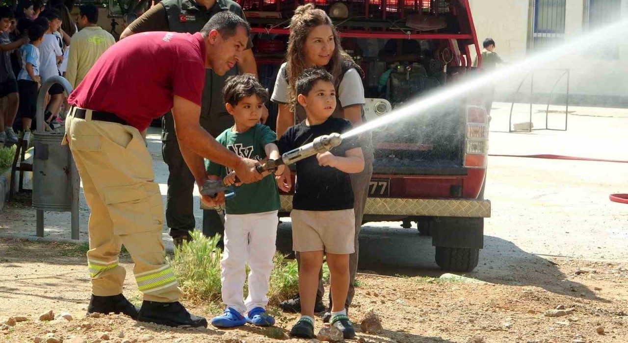 Muğlada öğrencilere orman yangınları konusunda eş zamanlı farkındalık eğitimi verildi