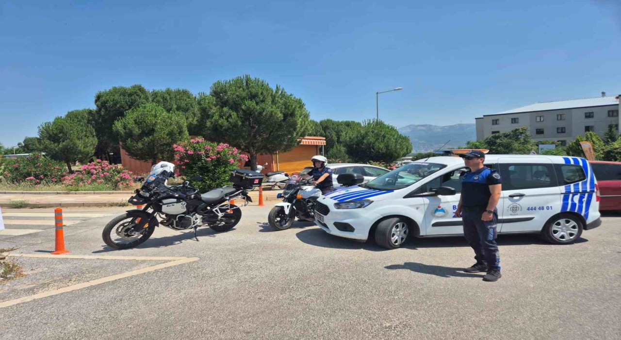 Muğlada sınava dakikalar kala zabıta ekiplerinden adaylara destek