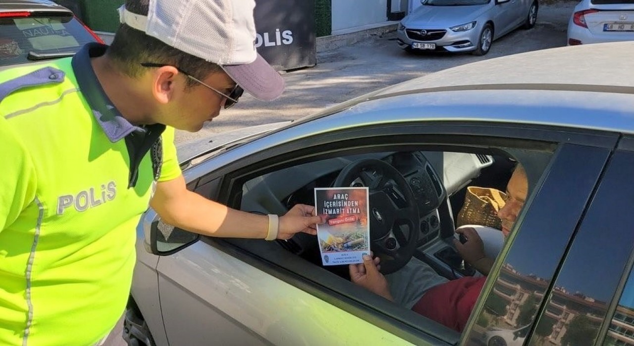 Muğlada yangın alarmı trafik ekipleri sahada, broşürler dağıtılıyor