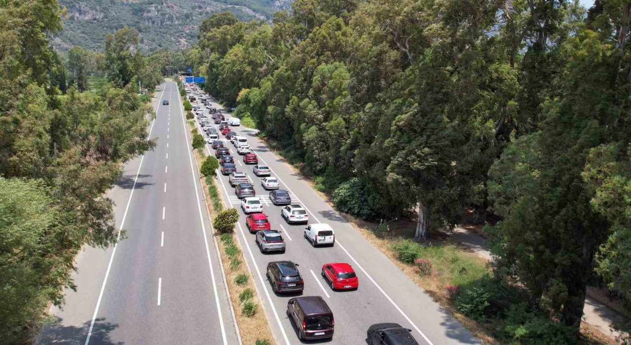Muğlaya bayram tatilinde 246 bin 582 araç giriş yaptı