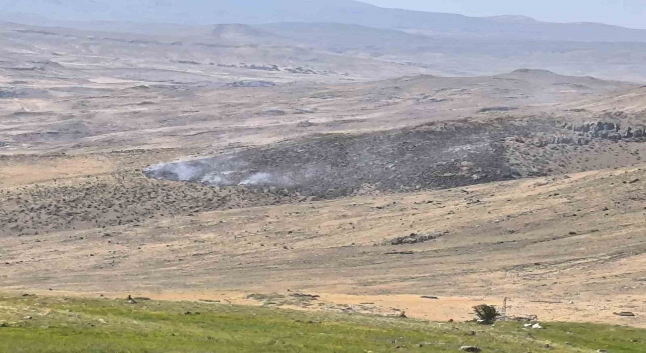 Muradiyede boş arazide yangın çıktı
