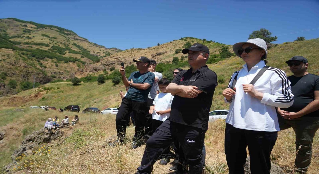 Muş Valisi Çakır ve doğa tutkunları, Muşun doğal güzelliklerini keşfe çıktı