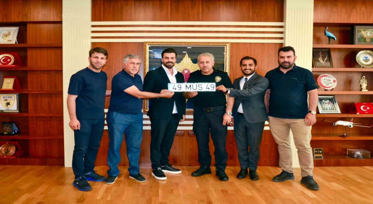 Muşspora özel 49 MUS 49 plakası hediye edildi