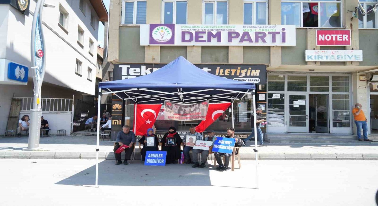 Muşta evlat nöbeti sürüyor: Aileler barış sürecinden umutlu