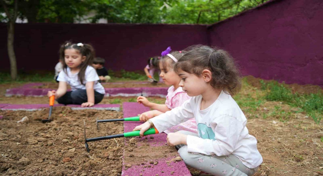 Muşta minik öğrenciler toprakla buluştu