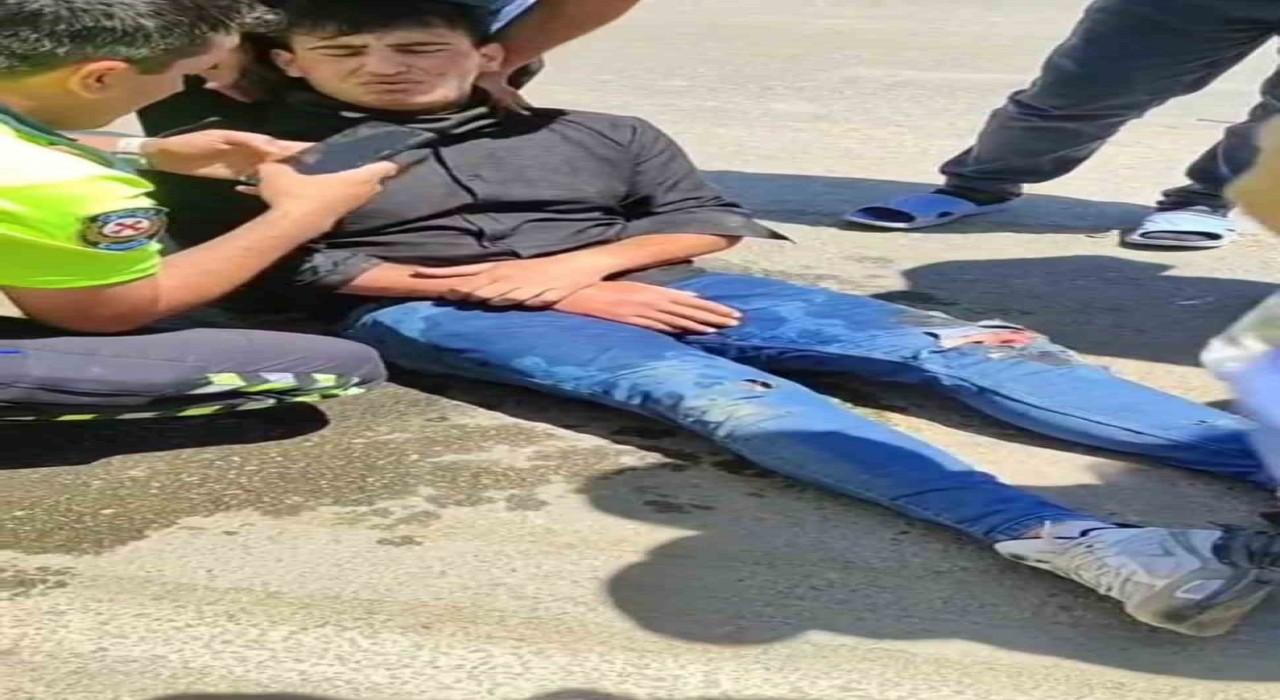 Muşta motosiklet ile hafif ticari araç çarpıştı: 1 yaralı