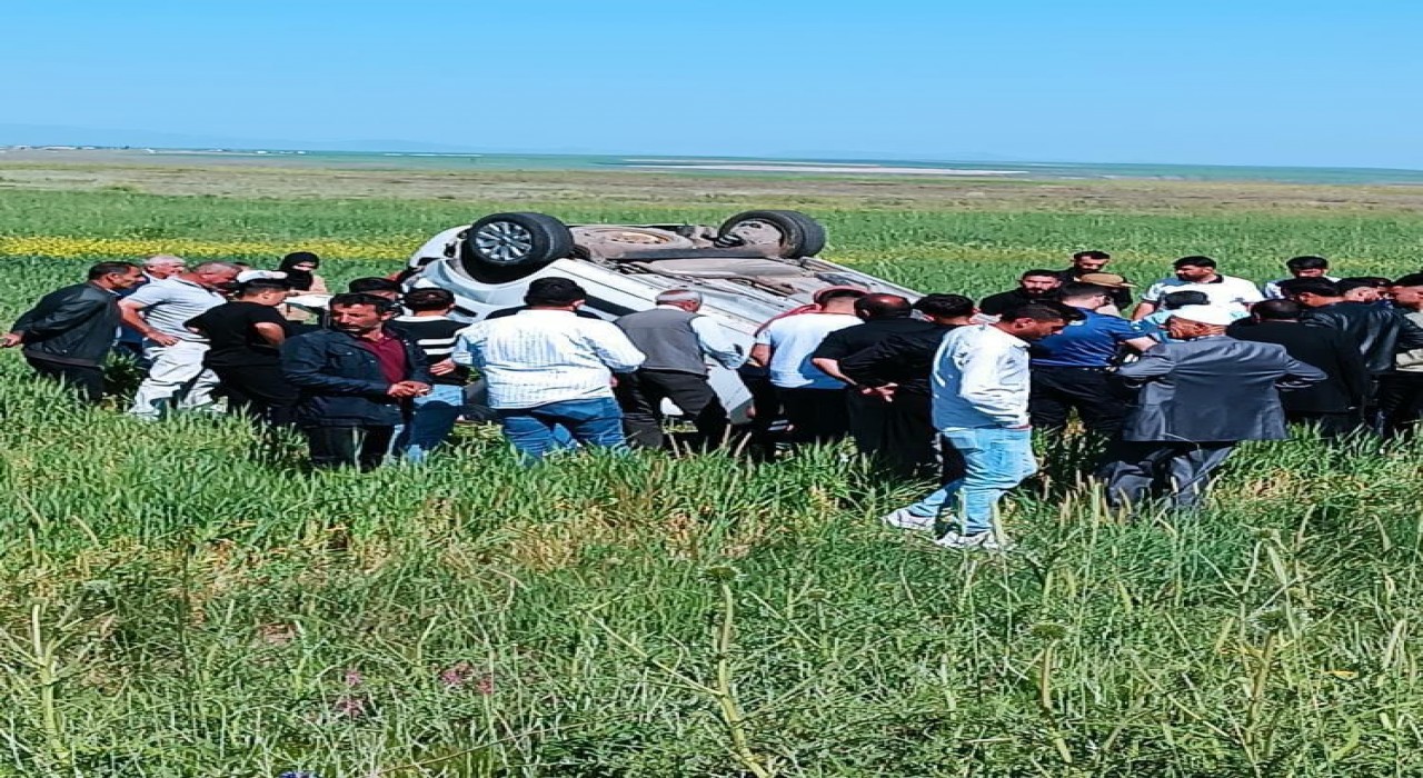 Muşta takla atan hafif ticari araçtaki 3 kişi yaralandı