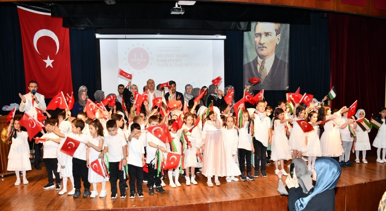 Nazillide miniklerden yıl sonu programı