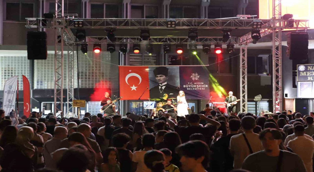 Nazillide yaz konseri ilgi gördü