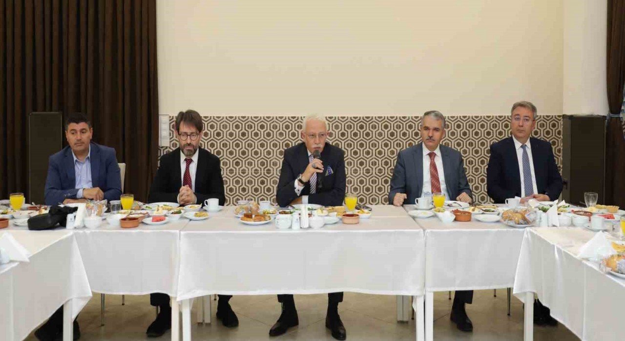 NEÜde kaliteyi zirveye taşımak için gelecek adımlar belirlendi